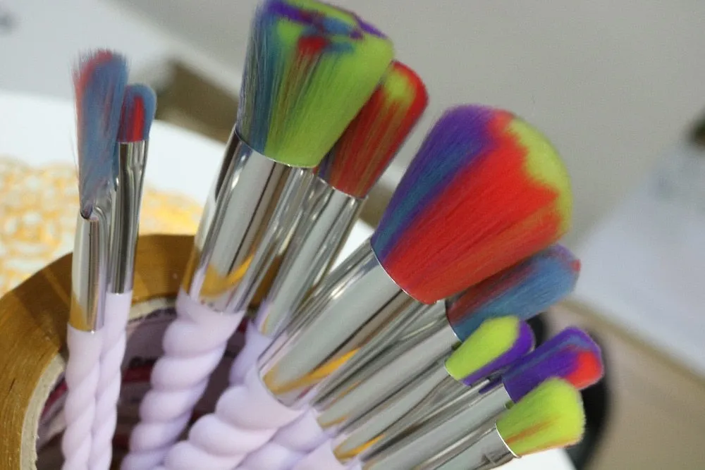 Professional 10PCS Spiral White Handle Makeup Brushes